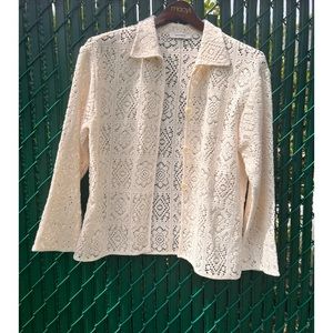 Amomento white flower crochet shirt